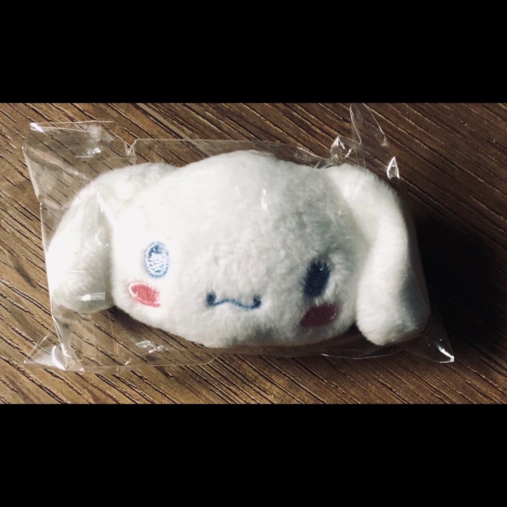 CINNAMOROLL-NWOT Plush Pin/Brooch - Picture 1 of 7
